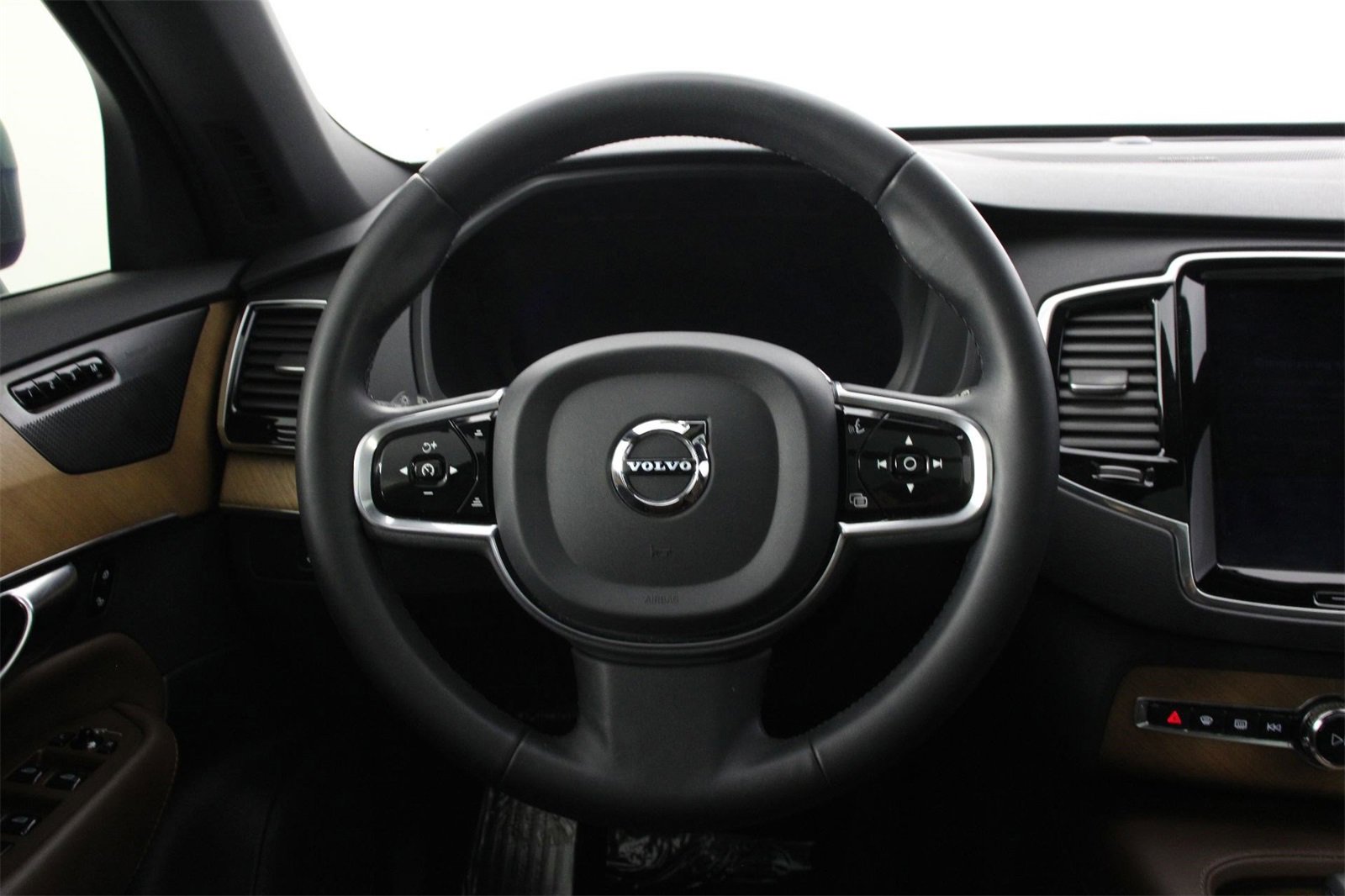 Certified 2023 Volvo XC90 B6 Plus w/ Protection Package Premier image 8