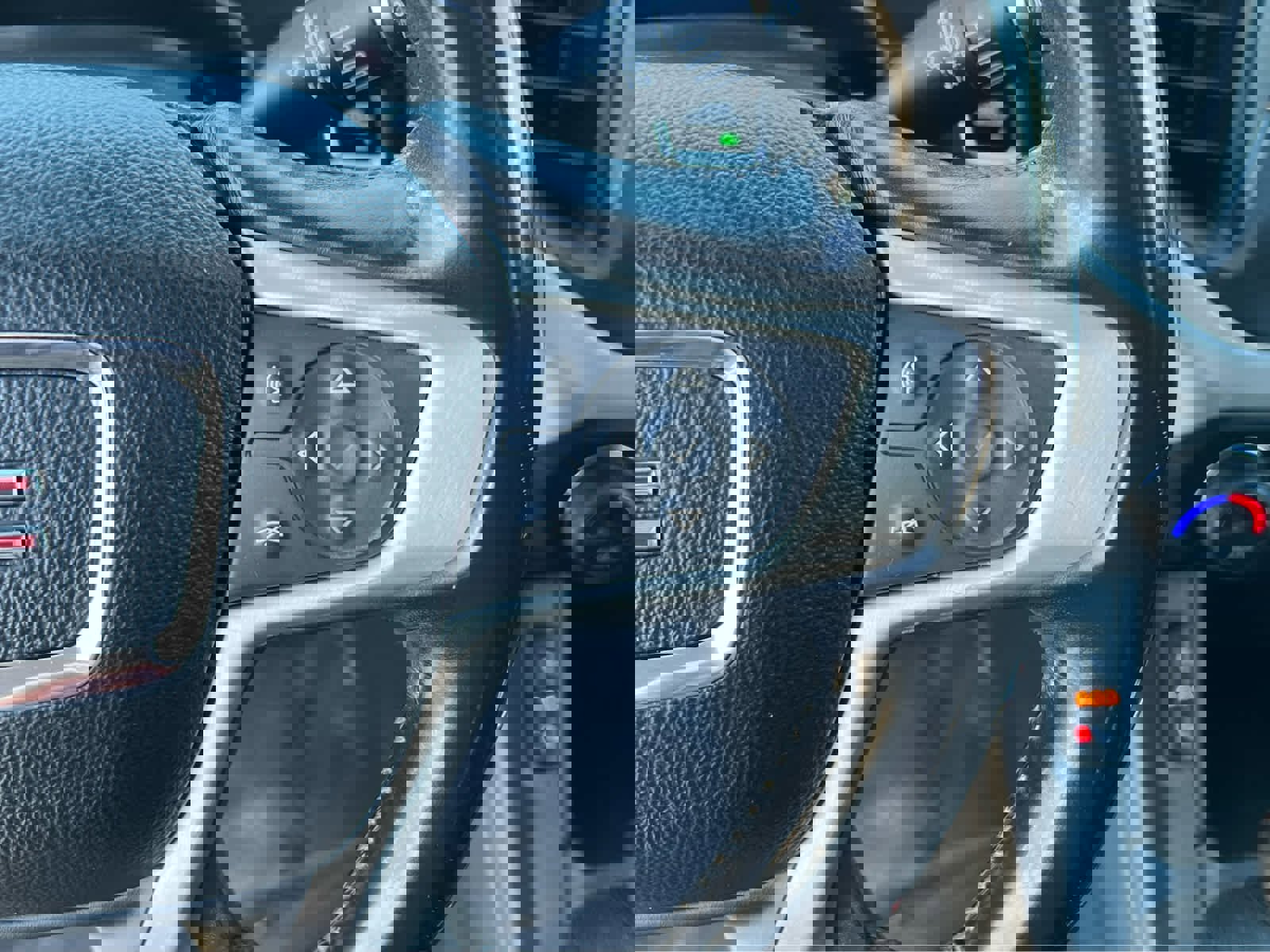 Used 2019 GMC Acadia SLT image 32