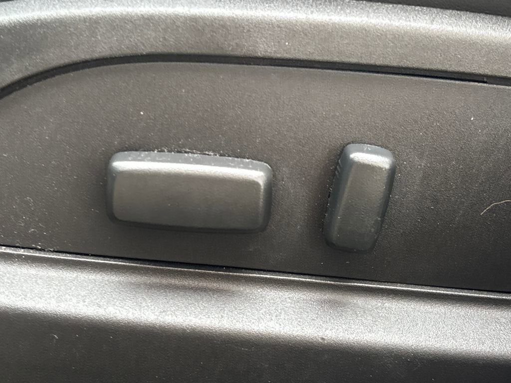 Used 2017 Buick Enclave Leather image 9