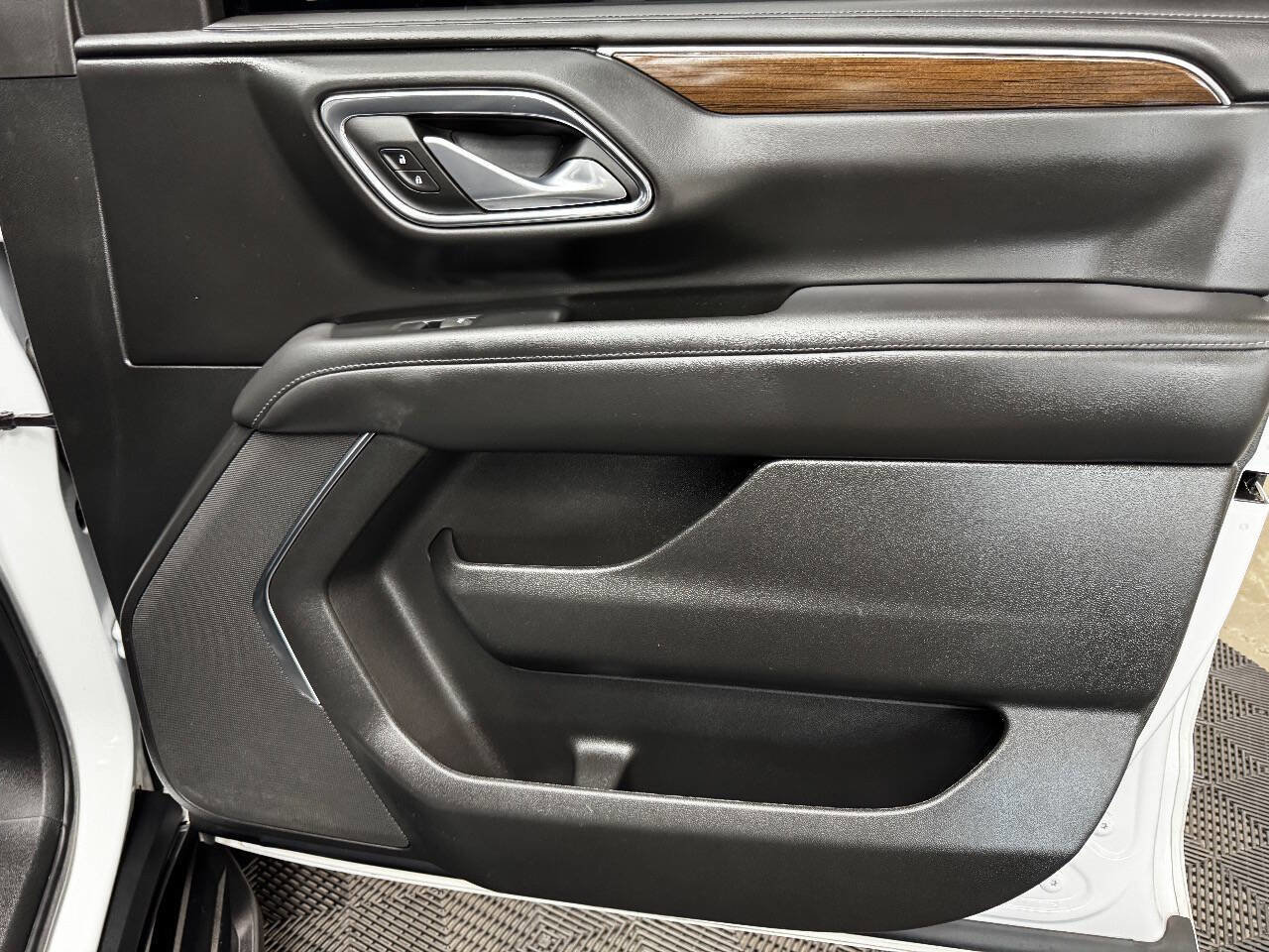 Used 2023 GMC Yukon XL SLE image 55