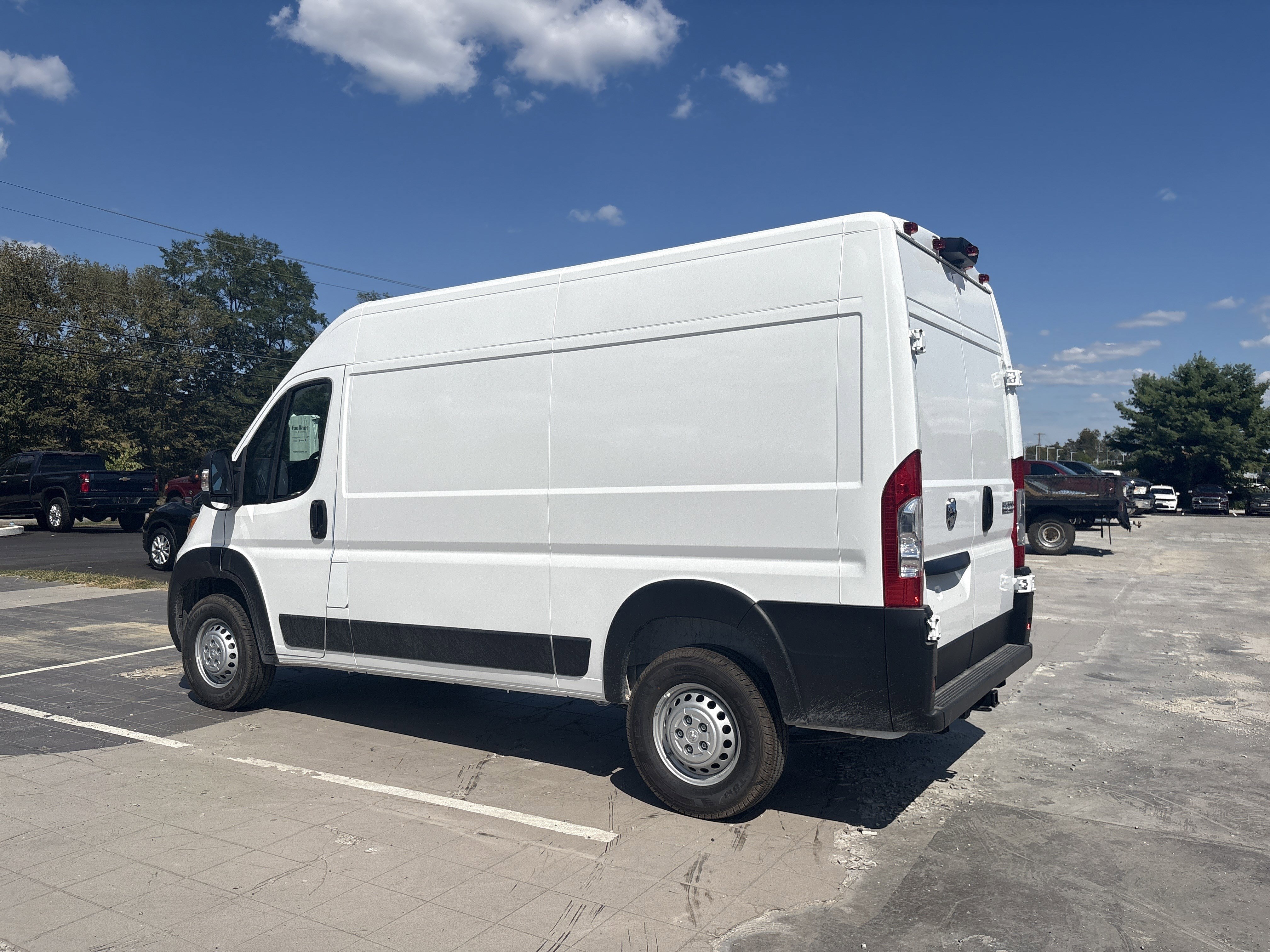 New 2025 RAM ProMaster 2500 w/ Convenience Group FWD image 4