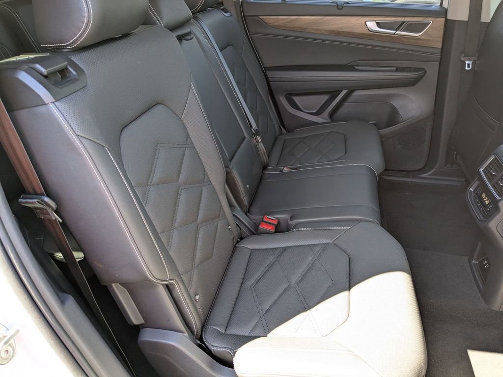 Used 2025 Volkswagen Atlas SE FWD image 31