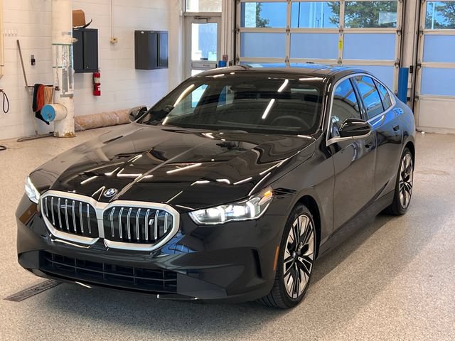 Used 2026 BMW i5 eDrive40 AWD/4WD image 4