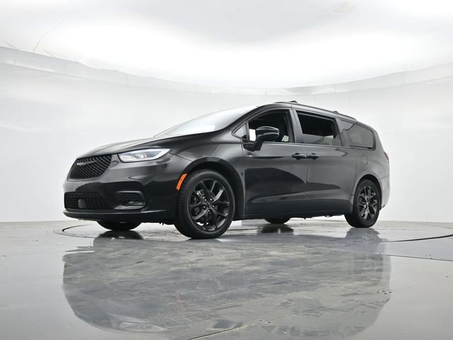 Used 2021 Chrysler Pacifica Touring w/ S Appearance Package FWD image 36