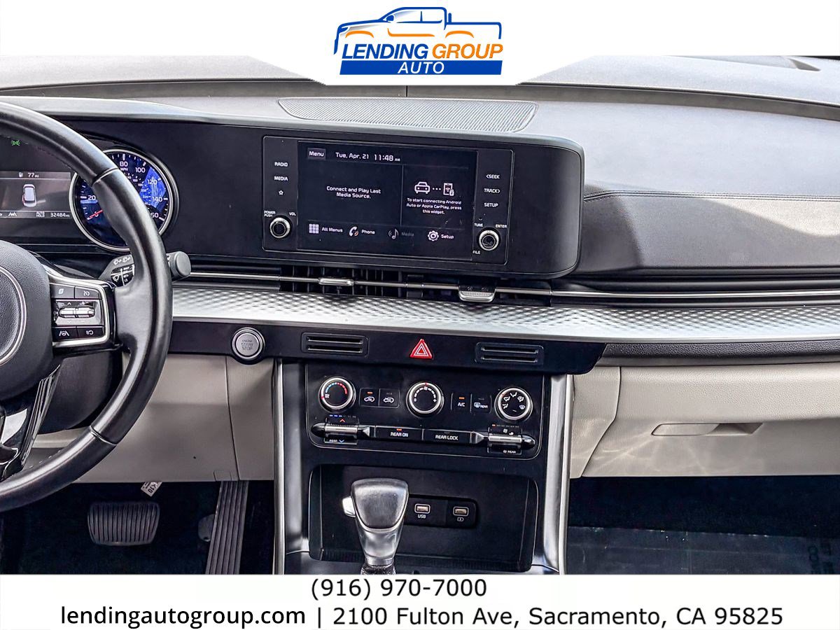 Used 2022 Kia Carnival LX FWD image 12