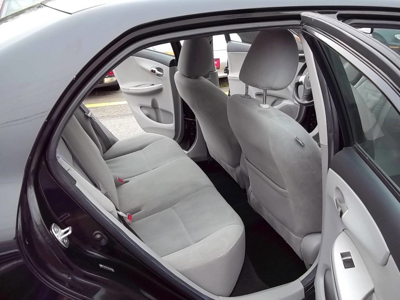 Used 2011 Toyota Corolla LE w/ Premium Pkg FWD image 11