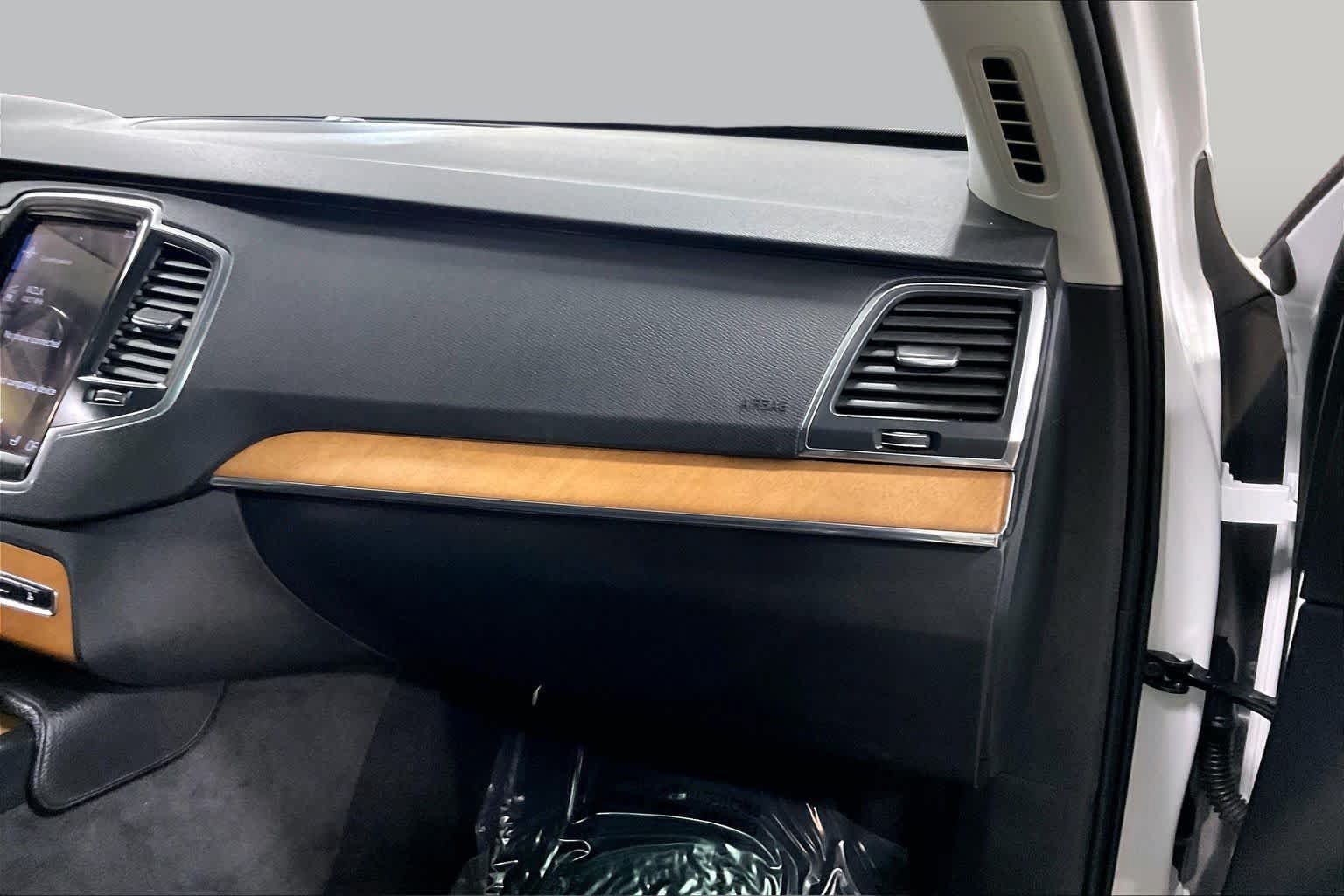 Used 2021 Volvo XC90 T6 Momentum w/ Climate Package AWD/4WD image 19