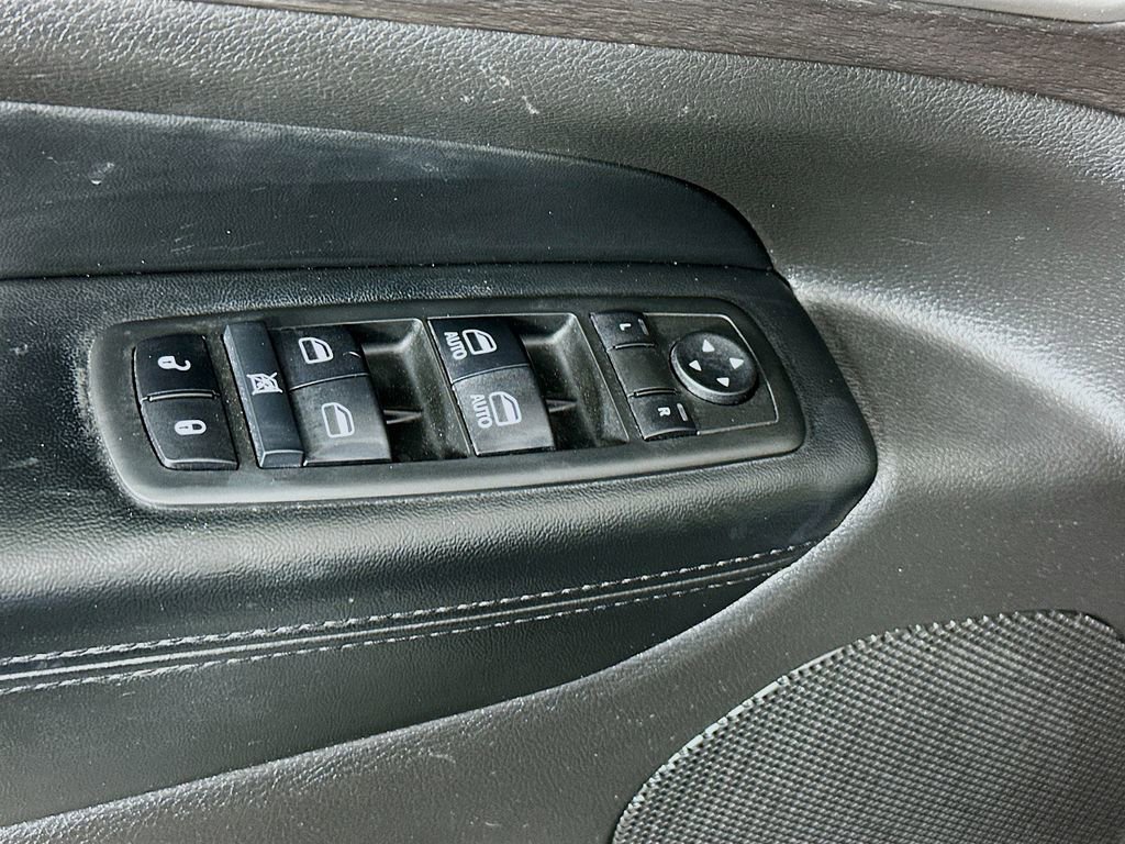 Used 2018 Jeep Grand Cherokee Altitude AWD/4WD image 18