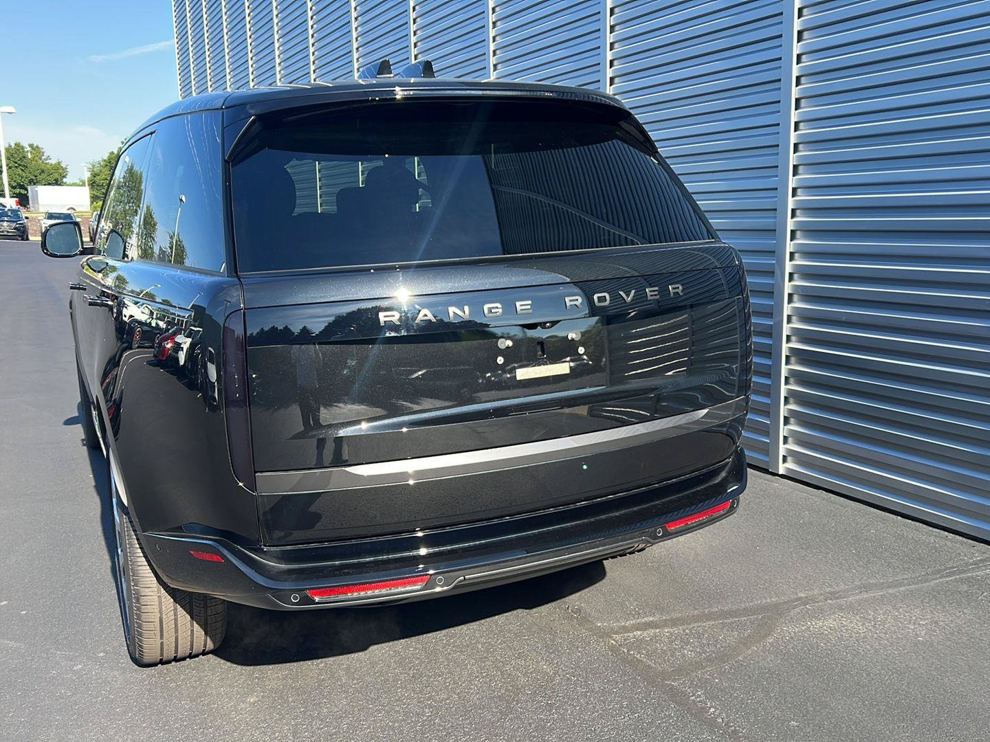 New 2026 Land Rover Range Rover Long Wheelbase SE AWD/4WD image 4