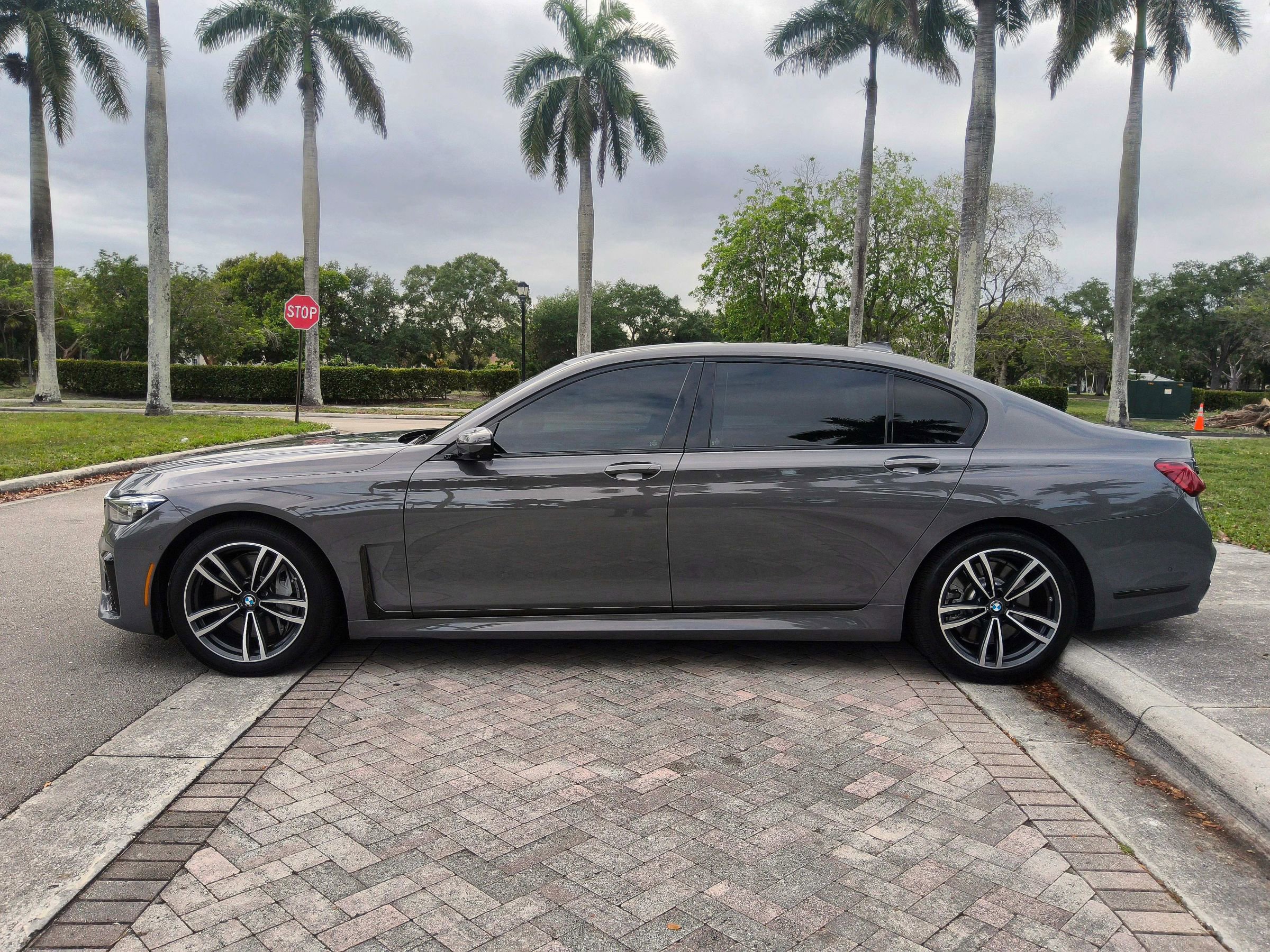 Used 2020 BMW 750i xDrive w/ Executive Package AWD/4WD image 24