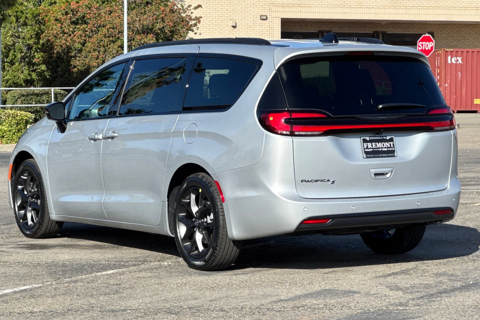 New 2026 Chrysler Pacifica Select w/ S Appearance Package image 5