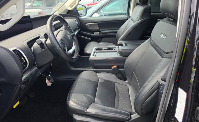 Used 2025 Ford Expedition Platinum AWD/4WD image 3
