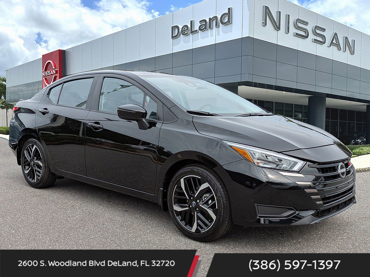 New 2025 Nissan Versa SR w/ Trunk Package