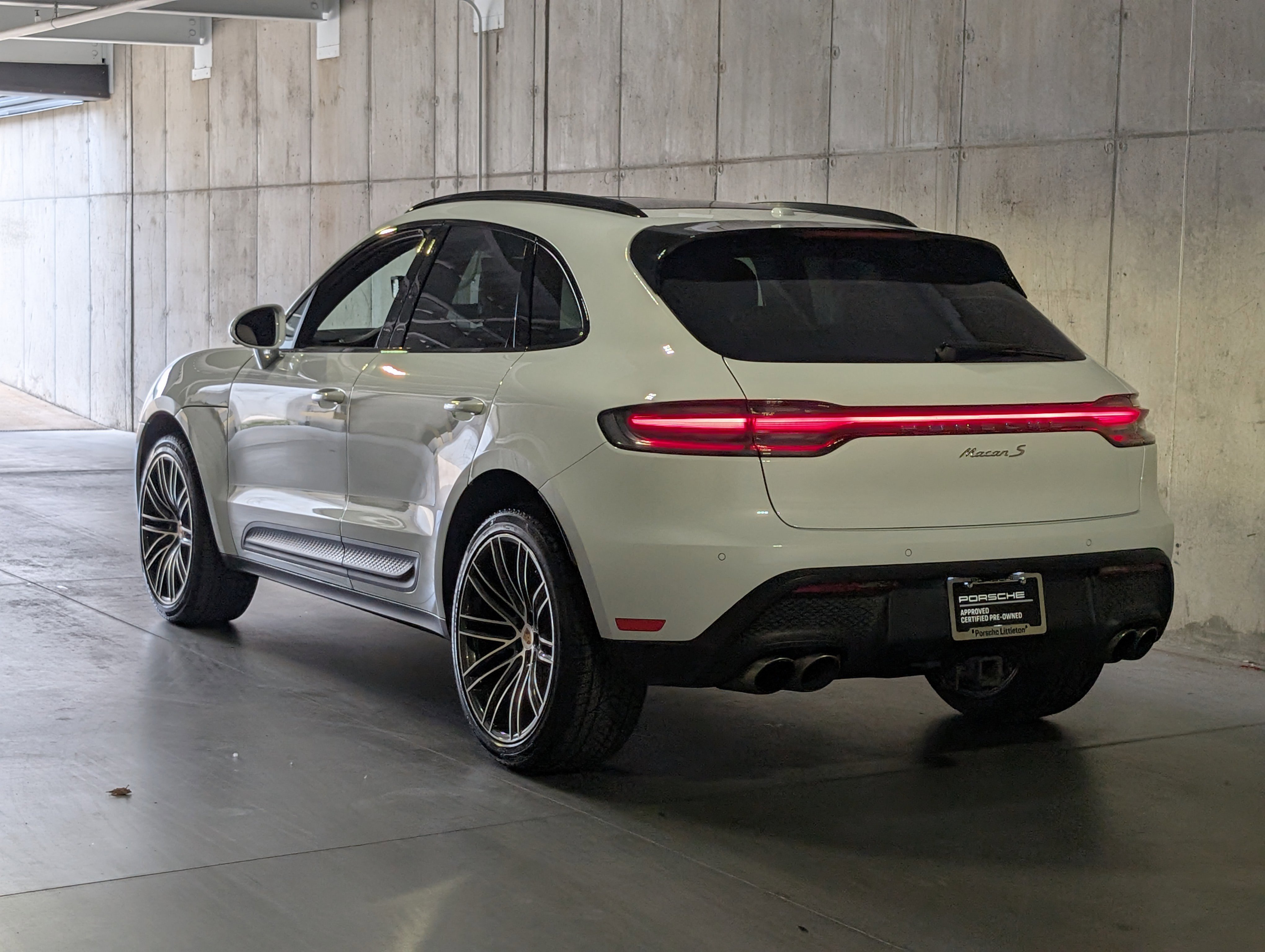 Certified 2023 Porsche Macan S AWD/4WD image 3