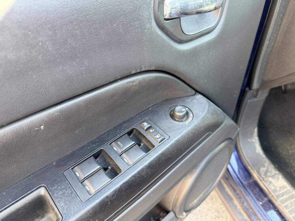 Used 2013 Jeep Patriot Latitude w/ Sun/Sound Group AWD/4WD image 8