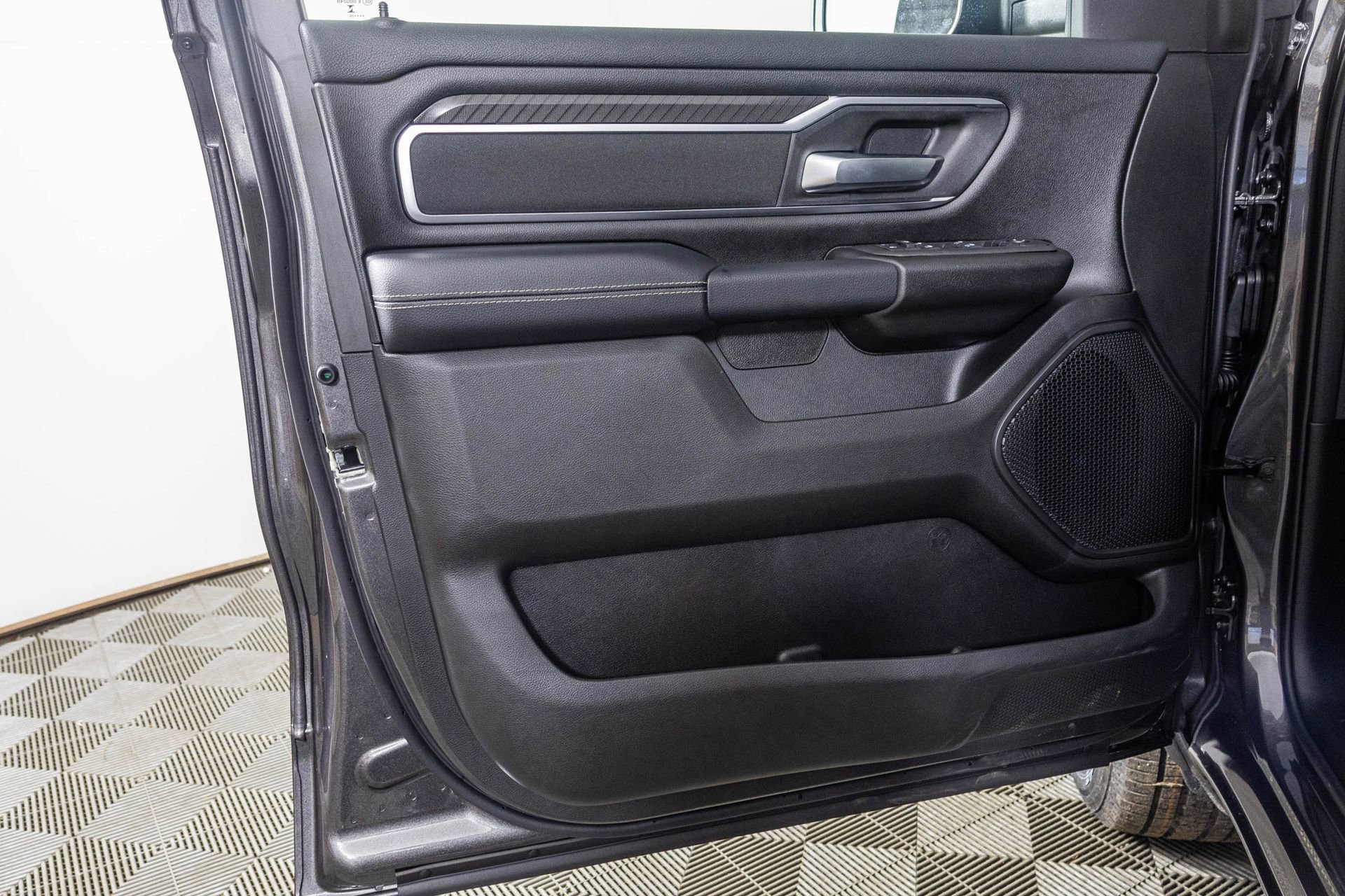 New 2026 RAM 1500 4x4 Crew Cab image 34