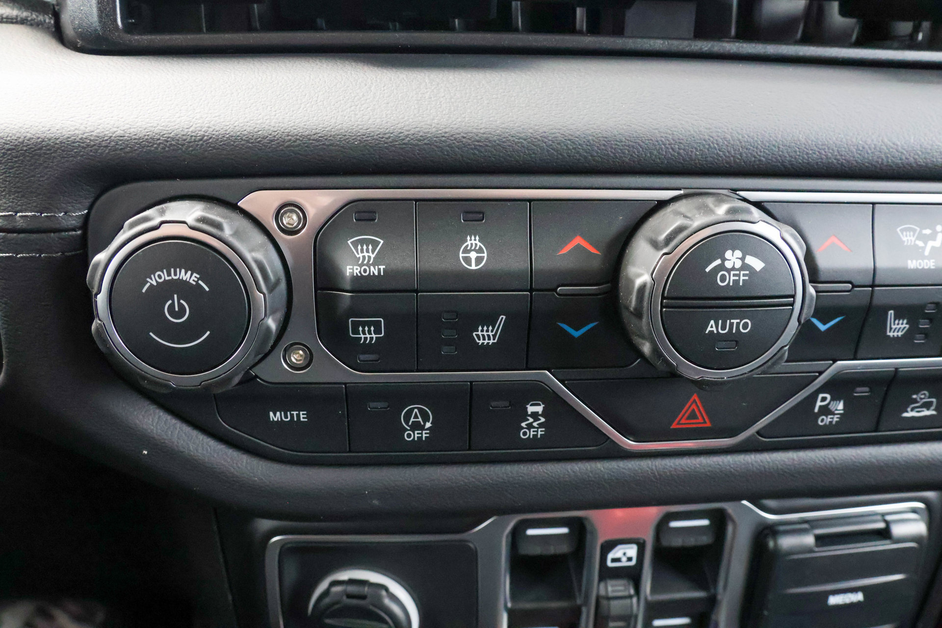 New 2026 Jeep Wrangler Unlimited Sahara AWD/4WD image 22