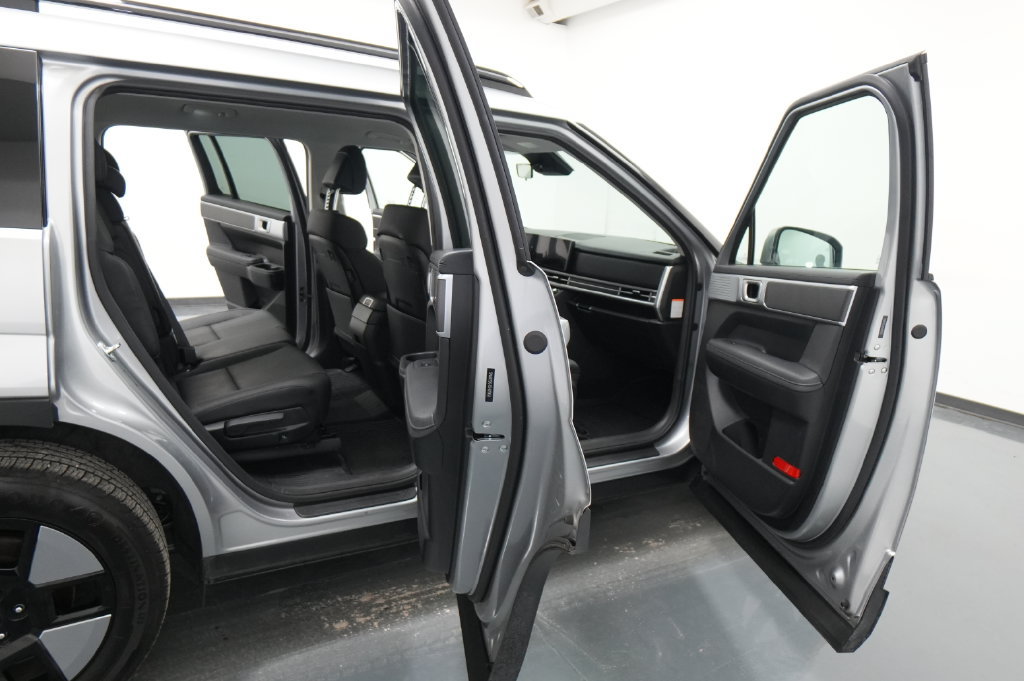 Used 2025 Hyundai Santa Fe SEL AWD/4WD image 31