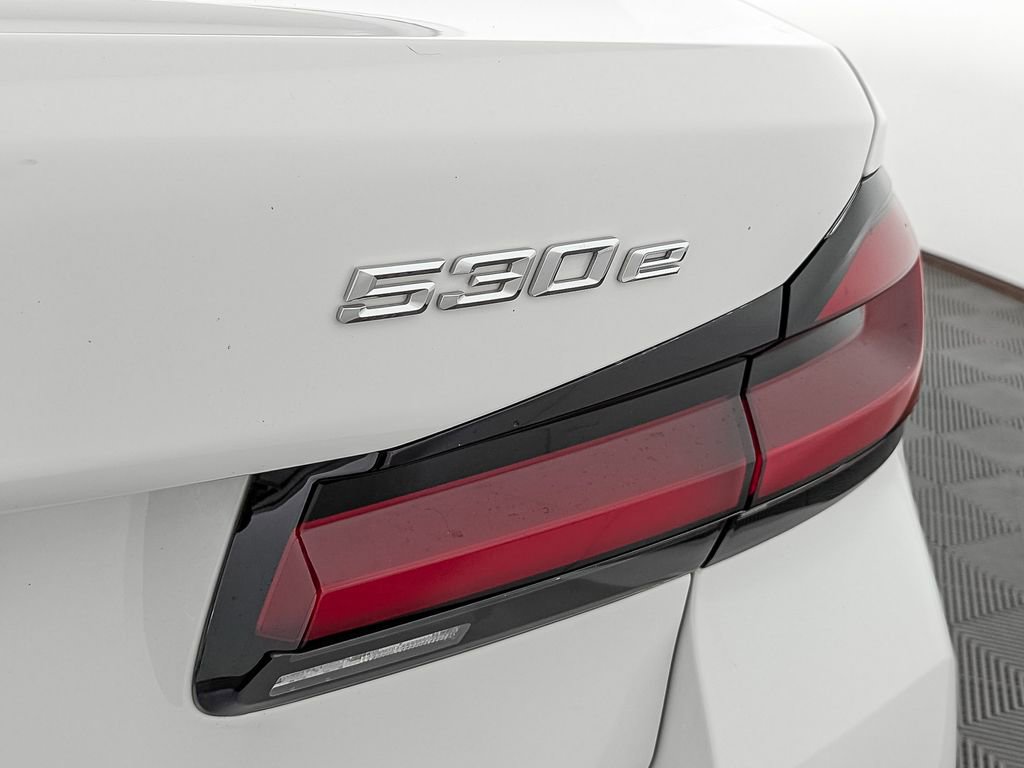 Certified 2023 BMW 530e xDrive w/ Premium Package image 12