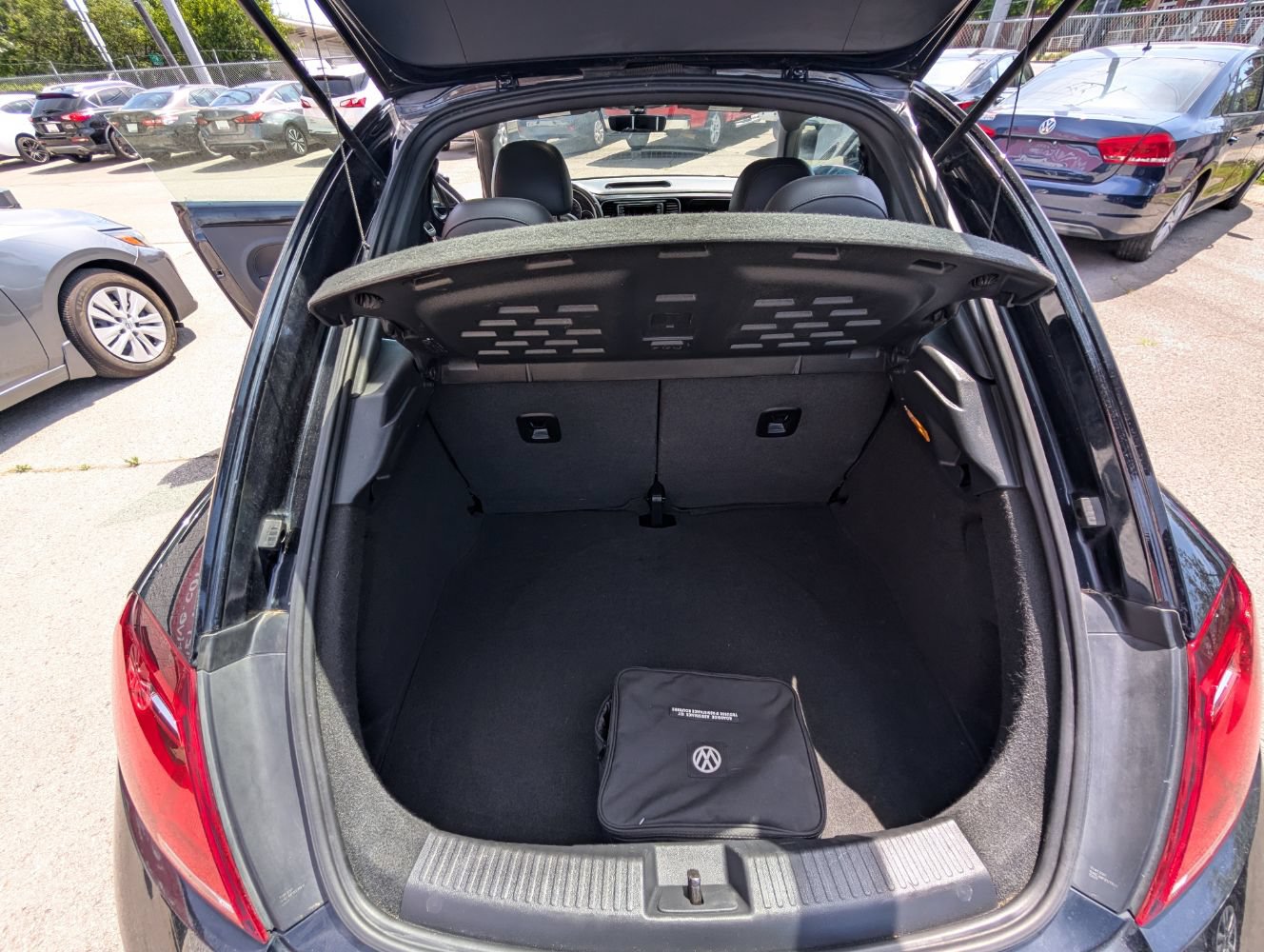 Used 2019 Volkswagen Beetle 2.0T SE FWD image 17