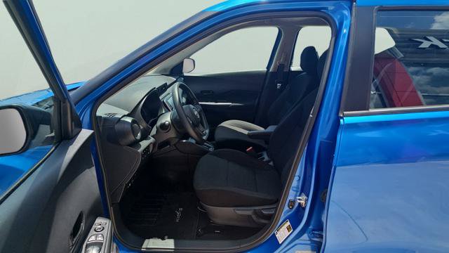 Used 2025 Nissan Kicks Play S FWD image 9