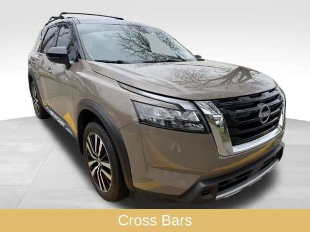 Used 2025 Nissan Pathfinder Platinum image 10