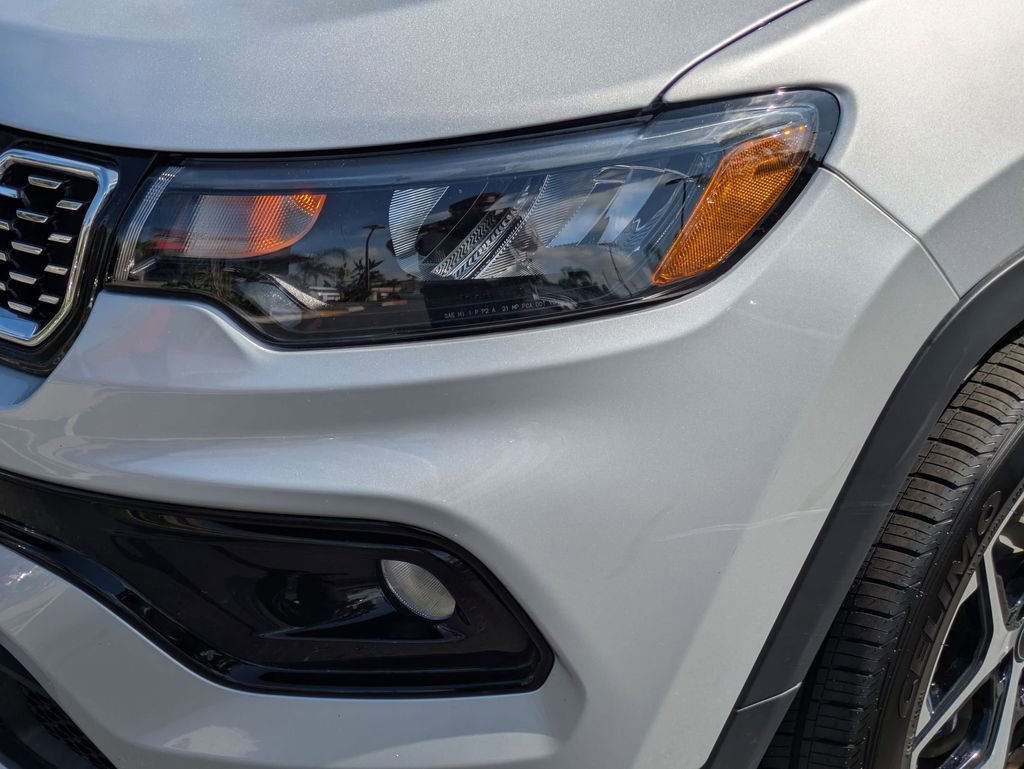 Used 2025 Jeep Compass Limited AWD/4WD image 11