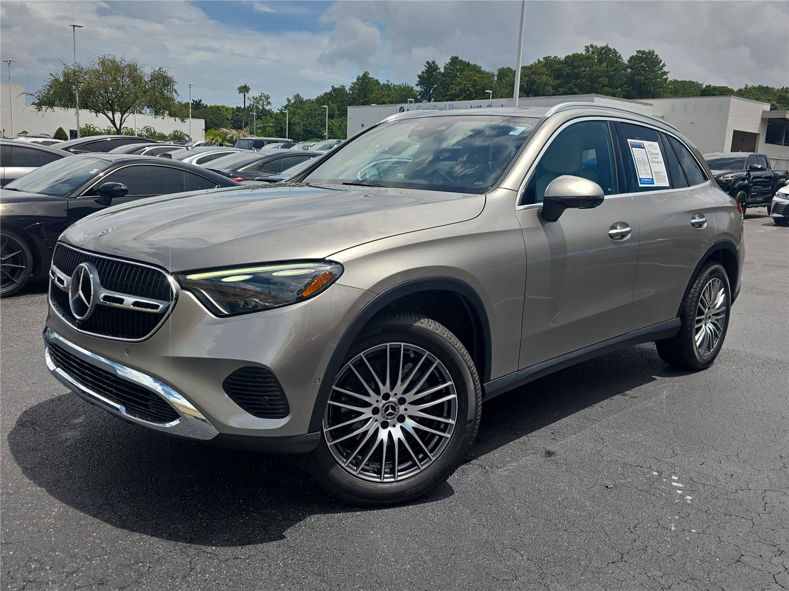 Used 2024 Mercedes-Benz GLC 300 4MATIC image 24
