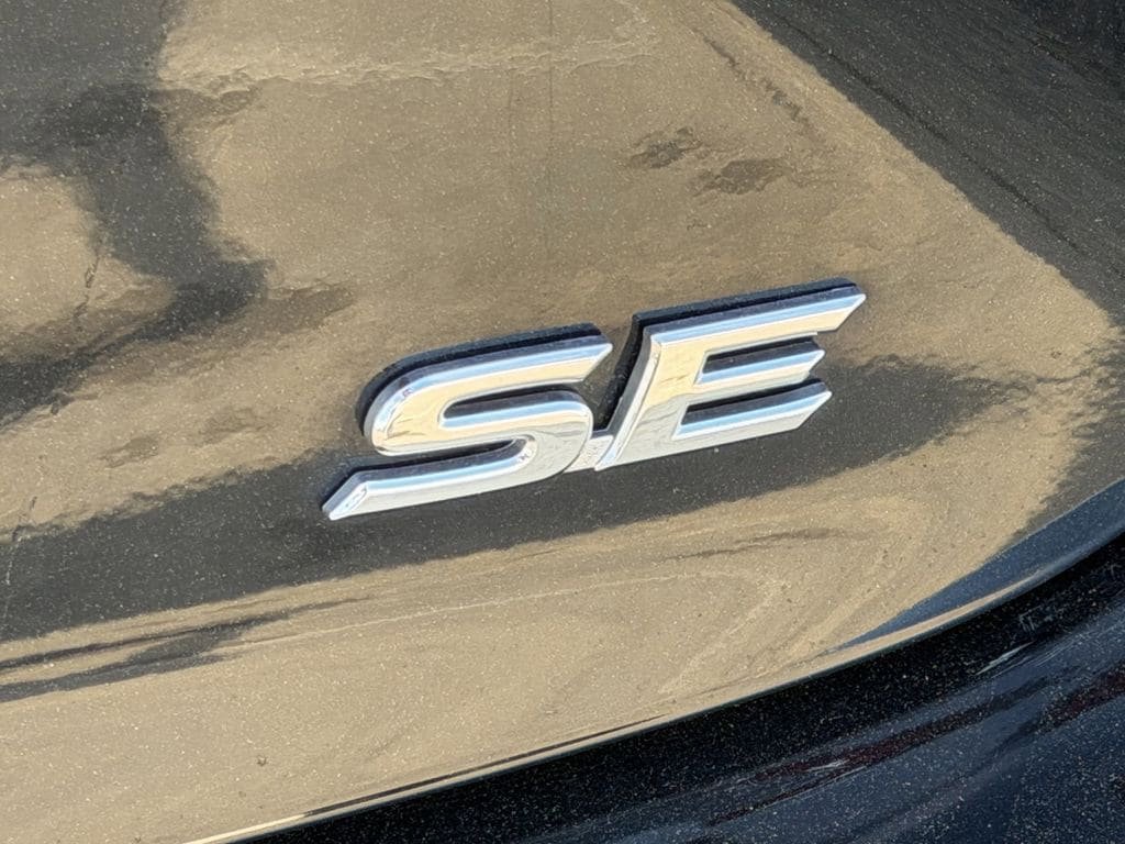 Used 2025 Toyota Camry SE FWD image 11