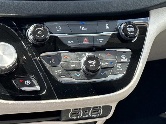 Used 2022 Chrysler Pacifica Touring-L image 21