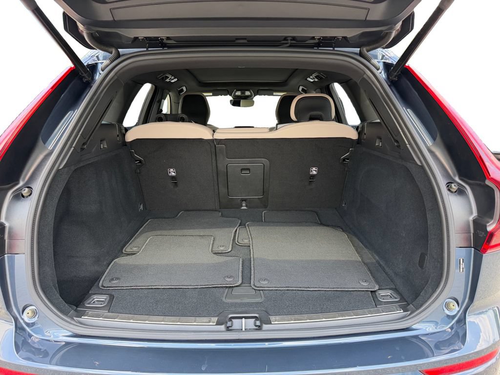 Certified 2026 Volvo XC60 B5 Plus w/ Climate Package AWD/4WD image 11
