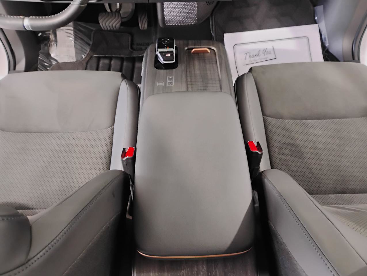 Used 2024 Nissan Ariya AWD image 26