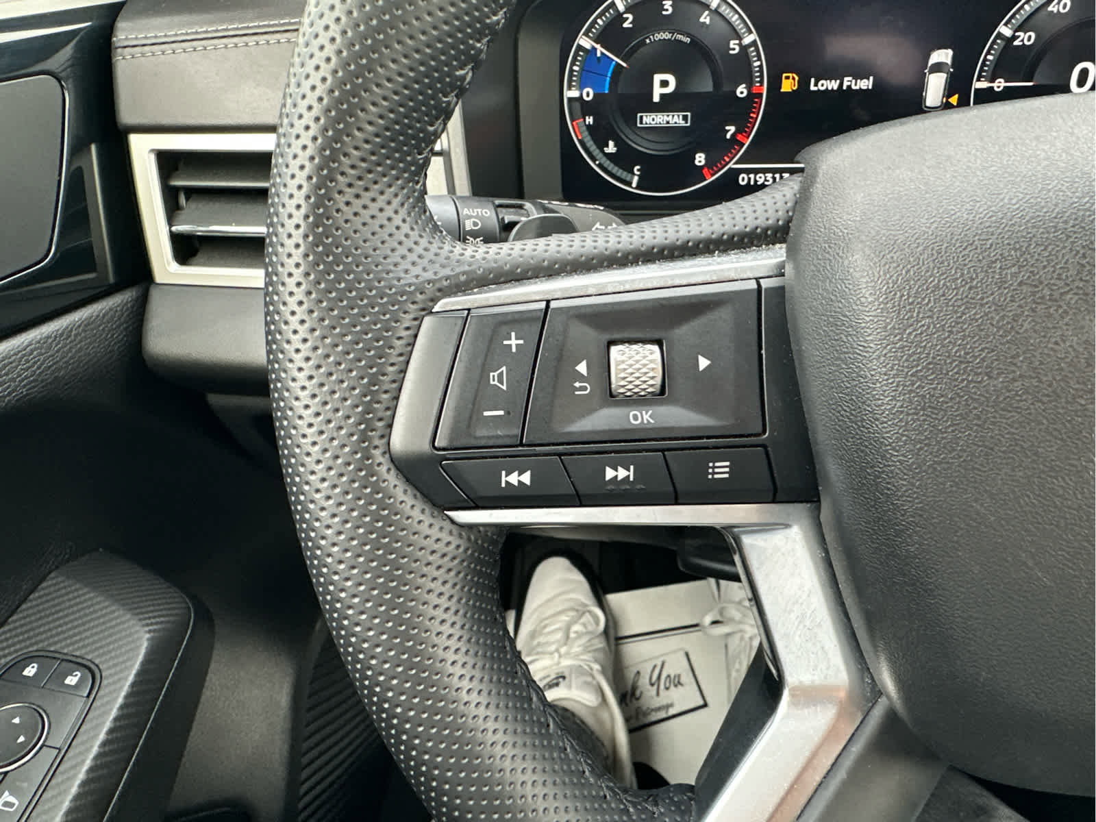 Used 2024 Mitsubishi Outlander SE image 24