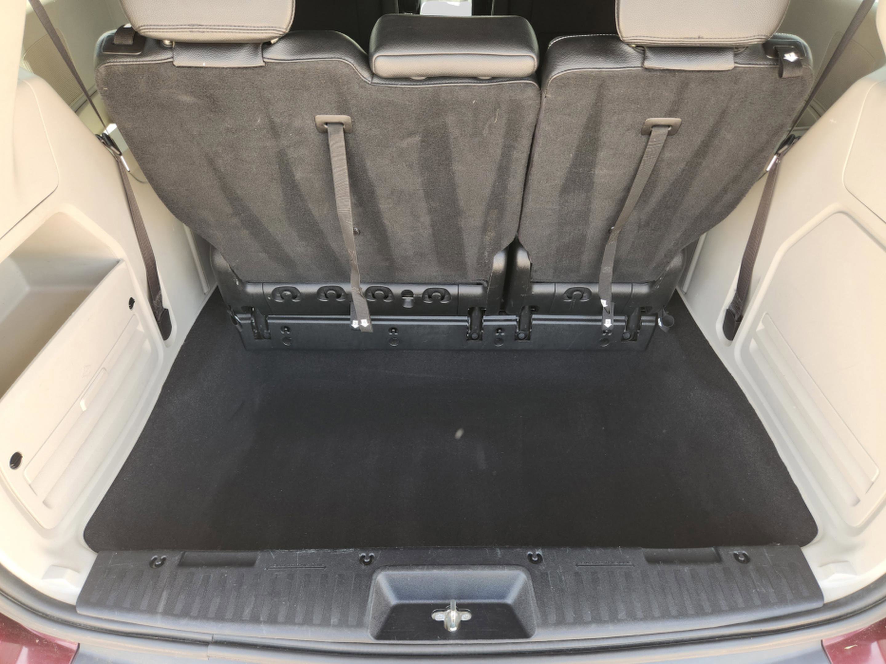 Used 2017 Dodge Grand Caravan SXT image 39