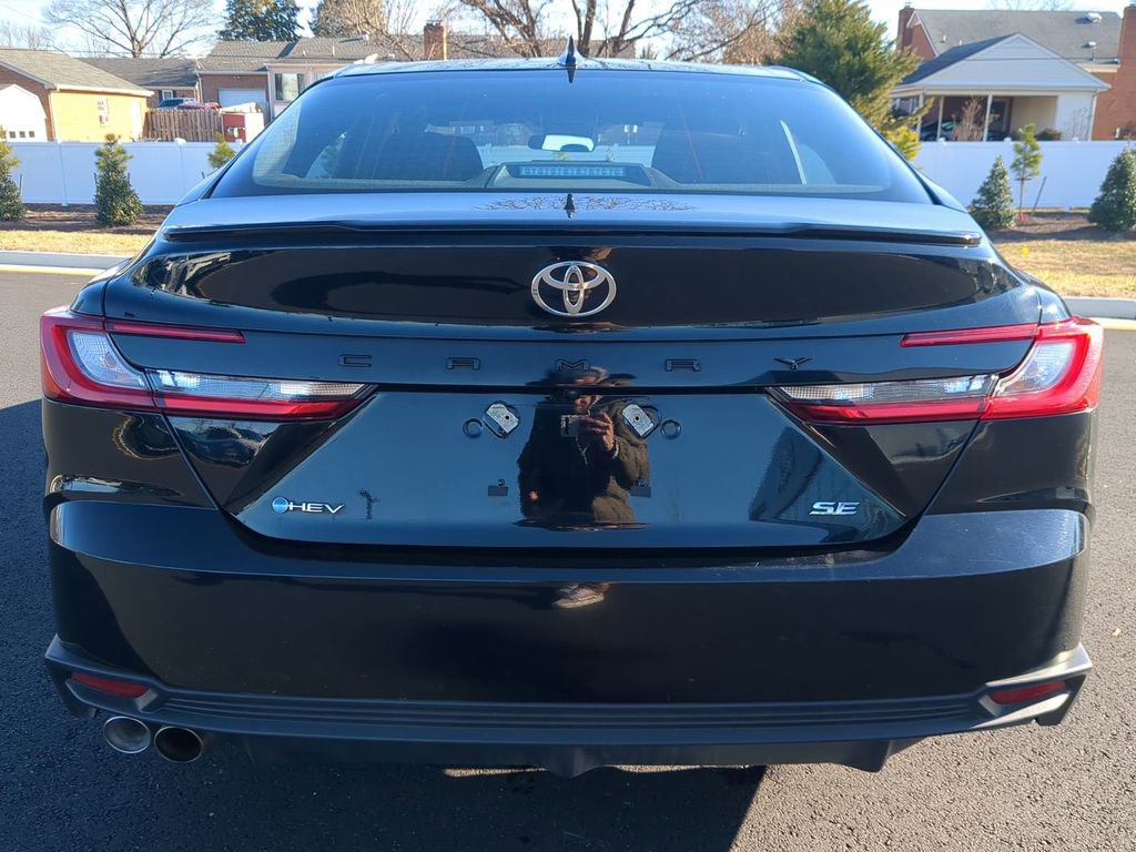 Used 2025 Toyota Camry SE image 5