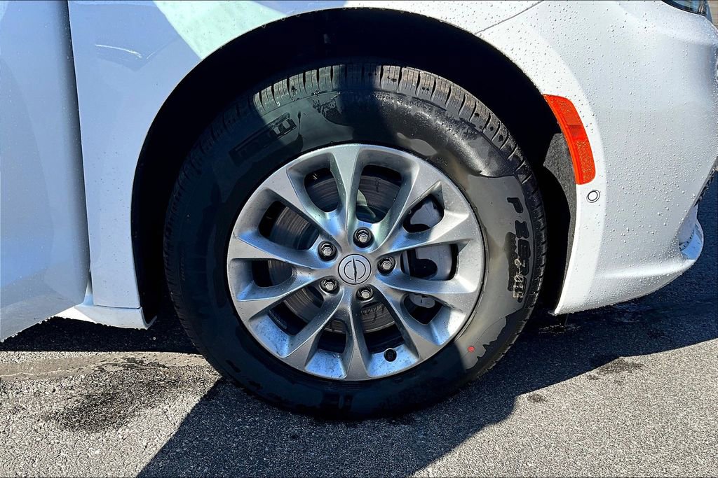 New 2026 Chrysler Pacifica Select image 10