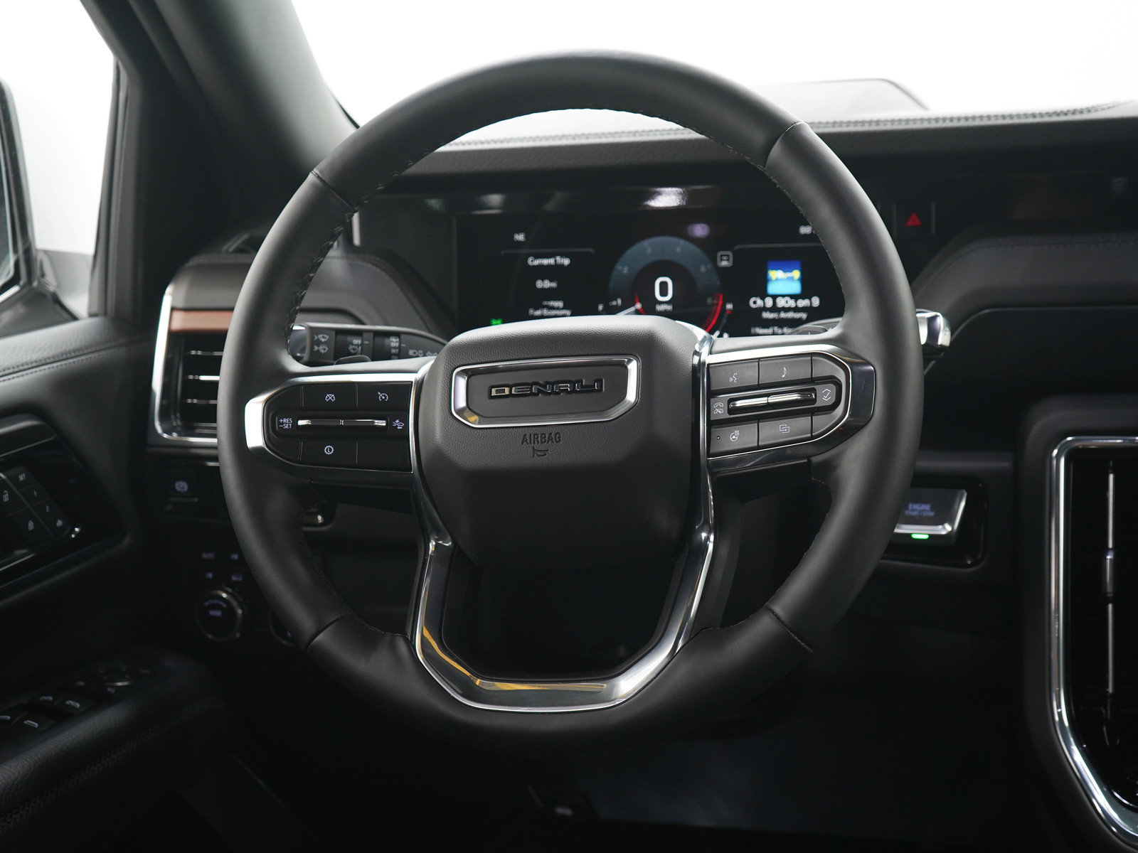Used 2025 GMC Yukon XL Denali AWD/4WD image 18
