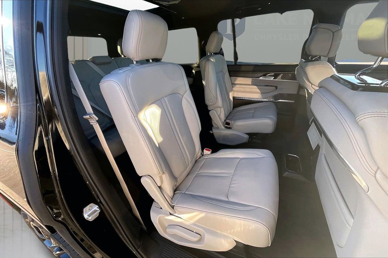 New 2026 Jeep Grand Wagoneer Summit w/ Premium Group III image 23