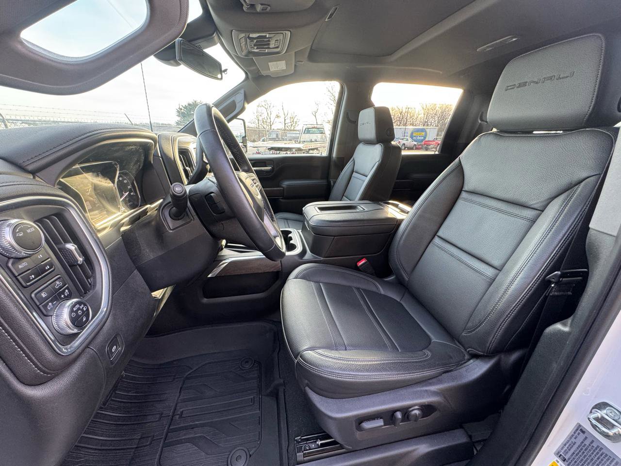 Used 2022 GMC Sierra 2500 Denali AWD/4WD image 9