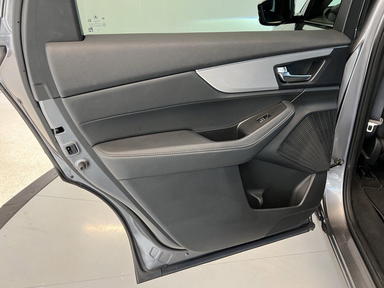 Used 2023 Acura MDX SH-AWD image 38