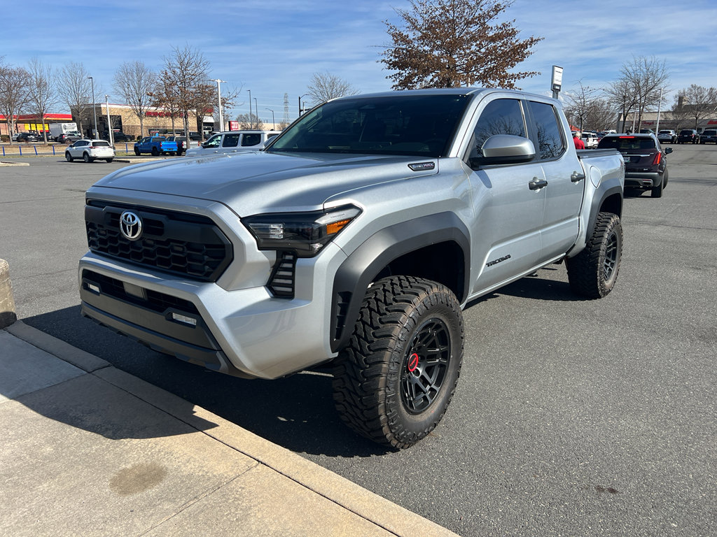 Used 2025 Toyota Tacoma TRD Off-Road image 3