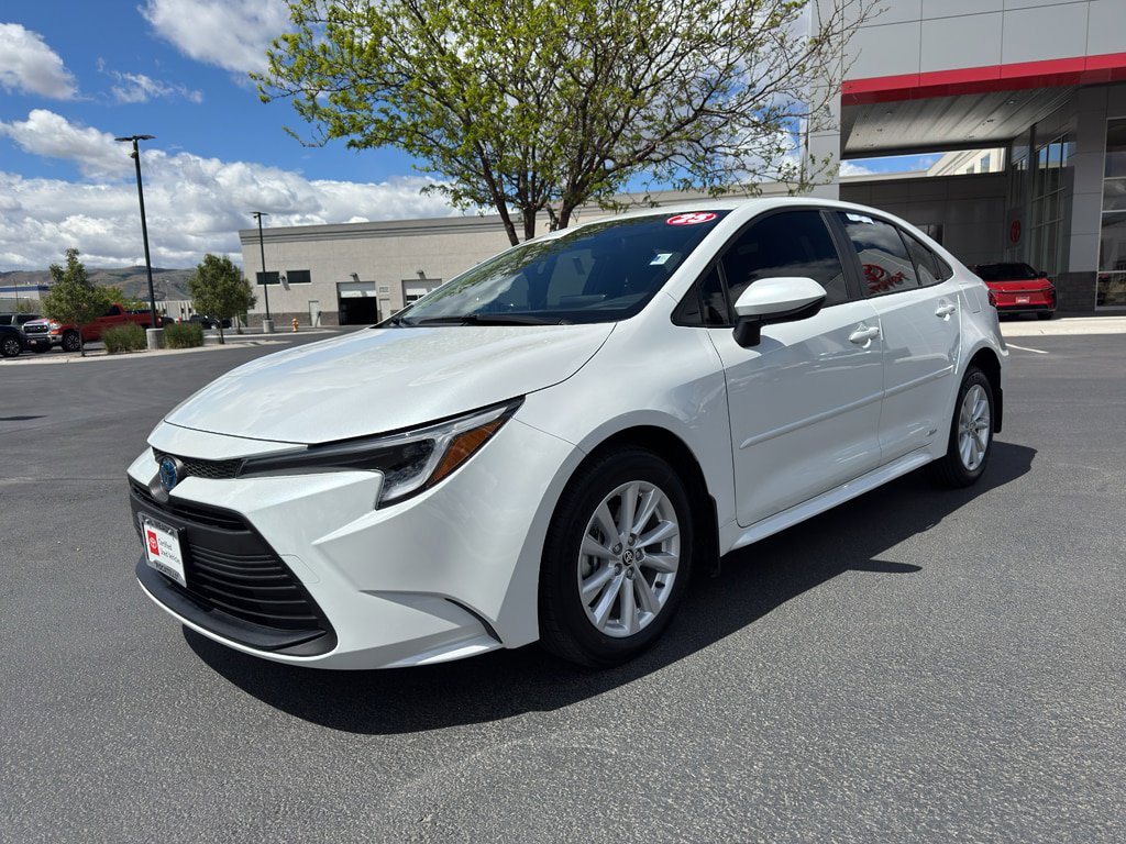Used 2025 Toyota Corolla LE w/ LE Premium Package AWD/4WD image 7