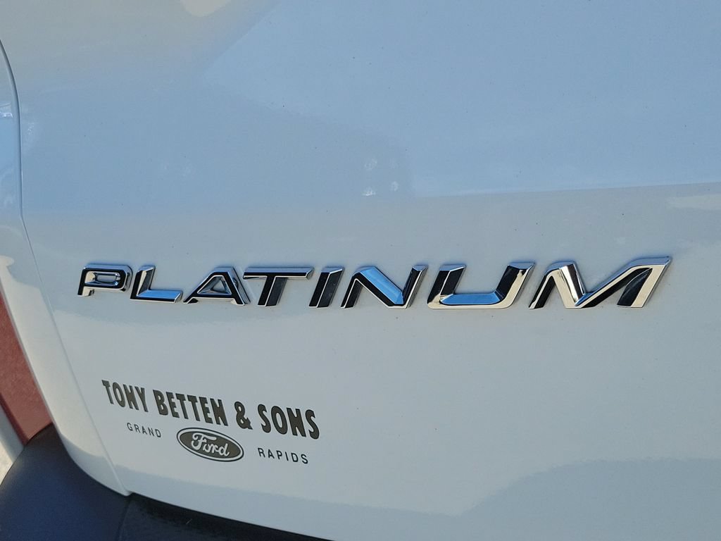 Used 2023 Ford Escape Platinum w/ Premium Technology Package AWD/4WD image 7