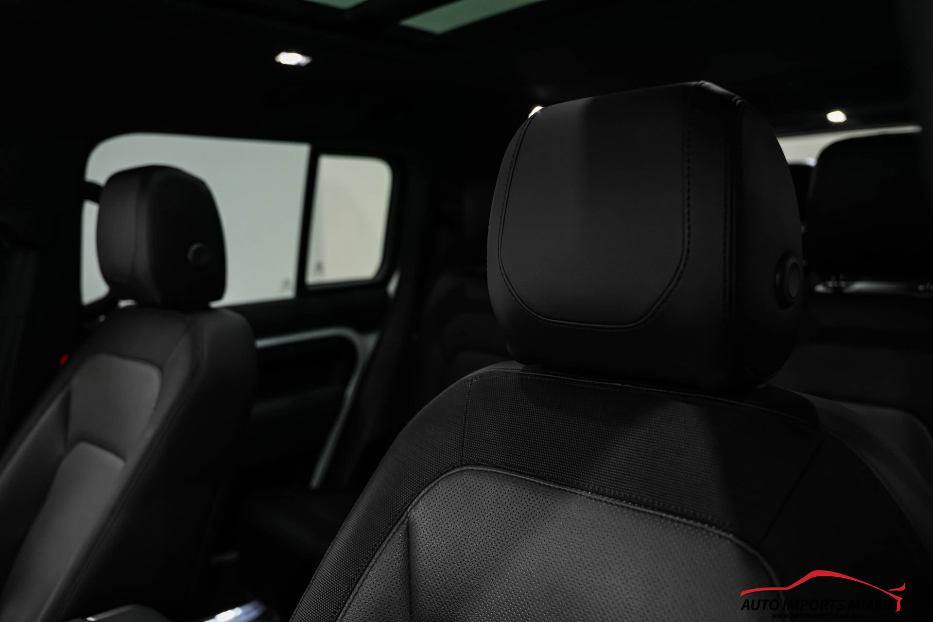 Used 2023 Land Rover Defender 130 X-Dynamic SE image 39