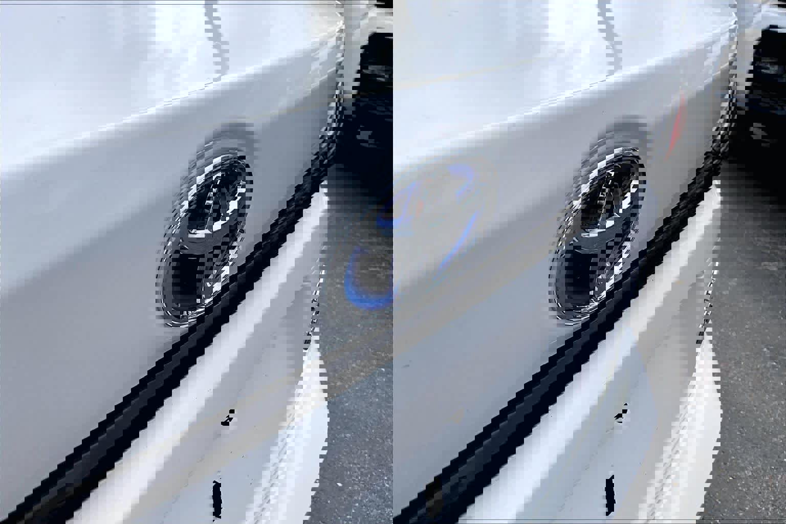 Certified 2023 Toyota Corolla LE image 29