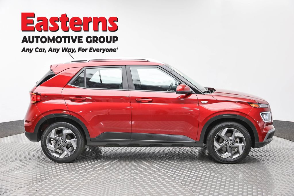 Used 2025 Hyundai Venue Limited FWD image 4