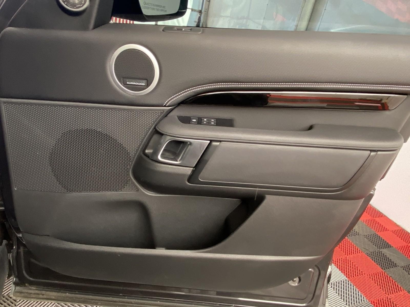 Used 2021 Land Rover Discovery HSE R-Dynamic AWD/4WD image 7