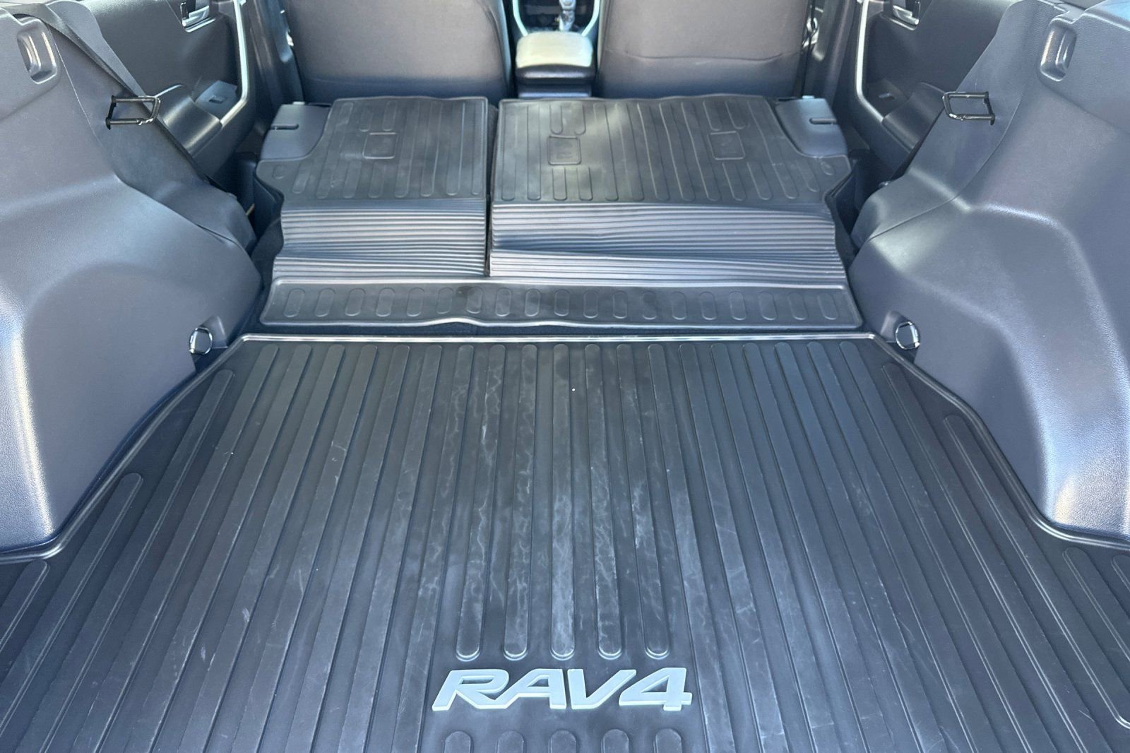 Used 2025 Toyota RAV4 XLE image 15