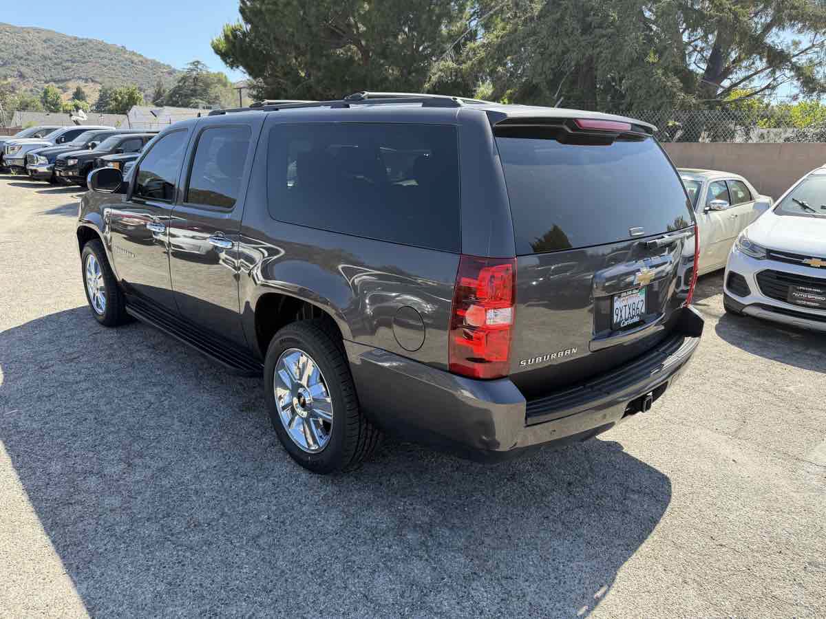 Used 2011 Chevrolet Suburban LS w/ Regional Value Package RWD image 3