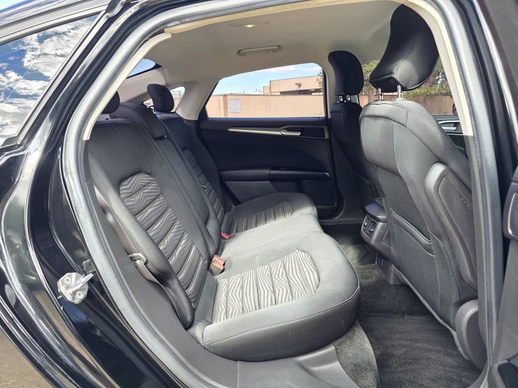 Used 2016 Ford Fusion SE FWD image 17